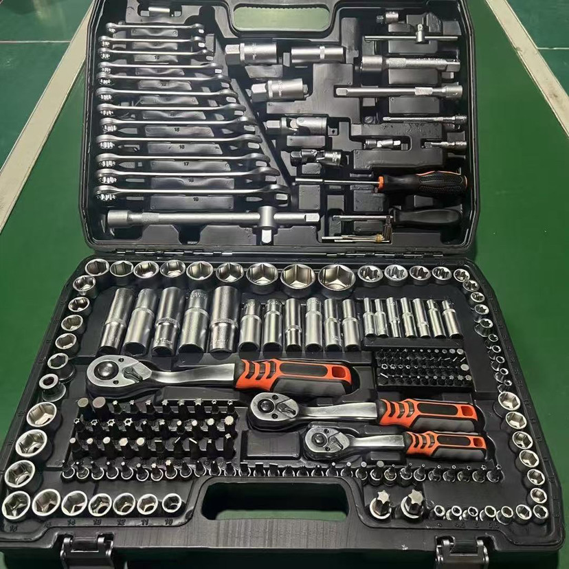 216-częściowy zestaw narzędzi  – Kit Power Tools recenzja i cena